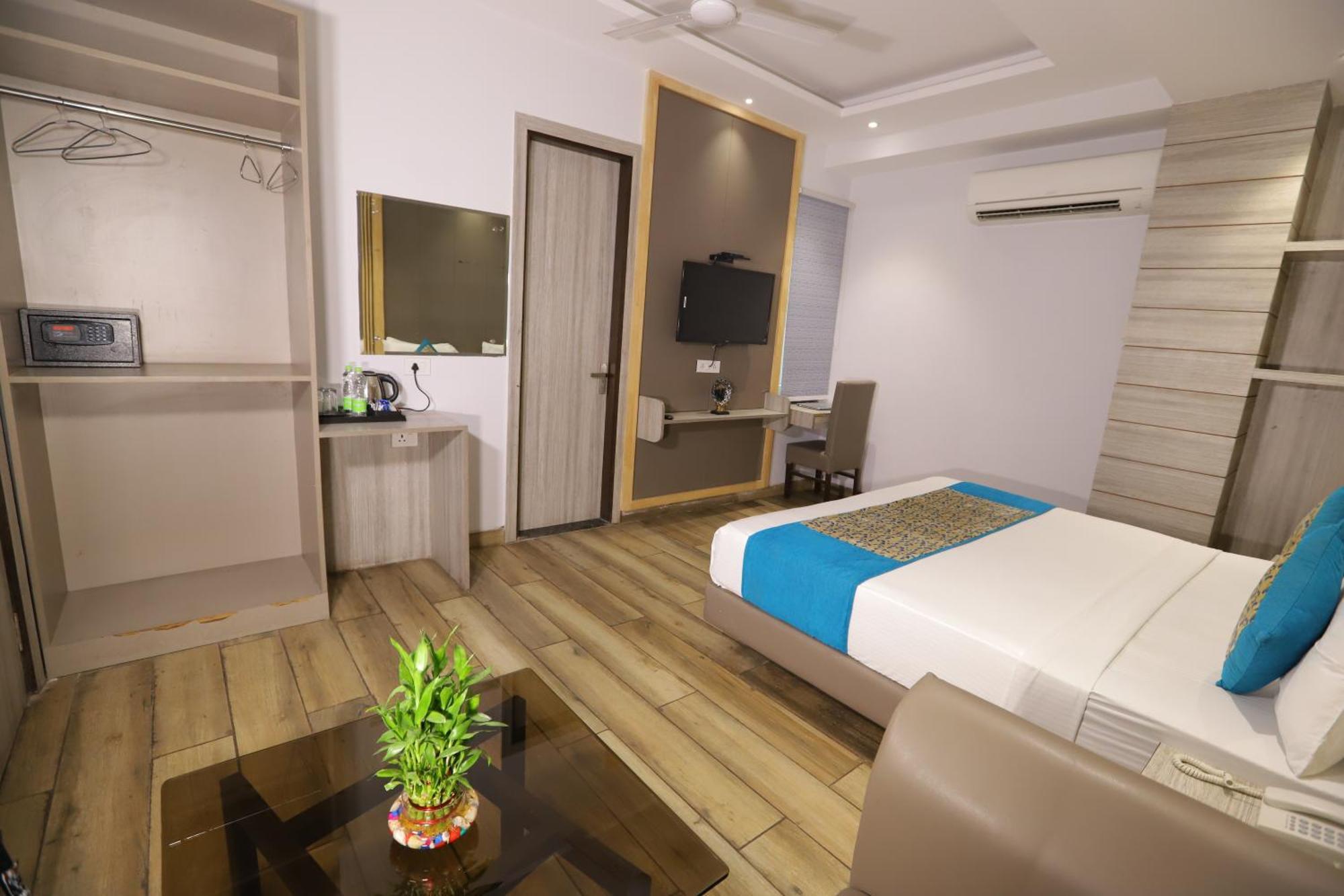 Hotel Kelvish Free Airport Pickup New Delhi Exterior photo