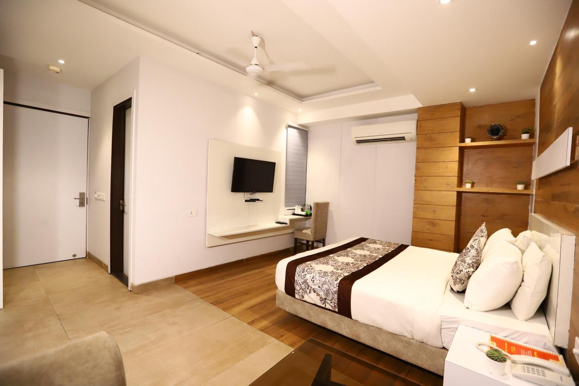 Hotel Kelvish Free Airport Pickup New Delhi Exterior photo